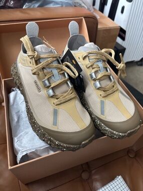 Norda Regolith beige trail runners